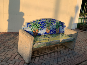 2022-12-05 bench, pineapples